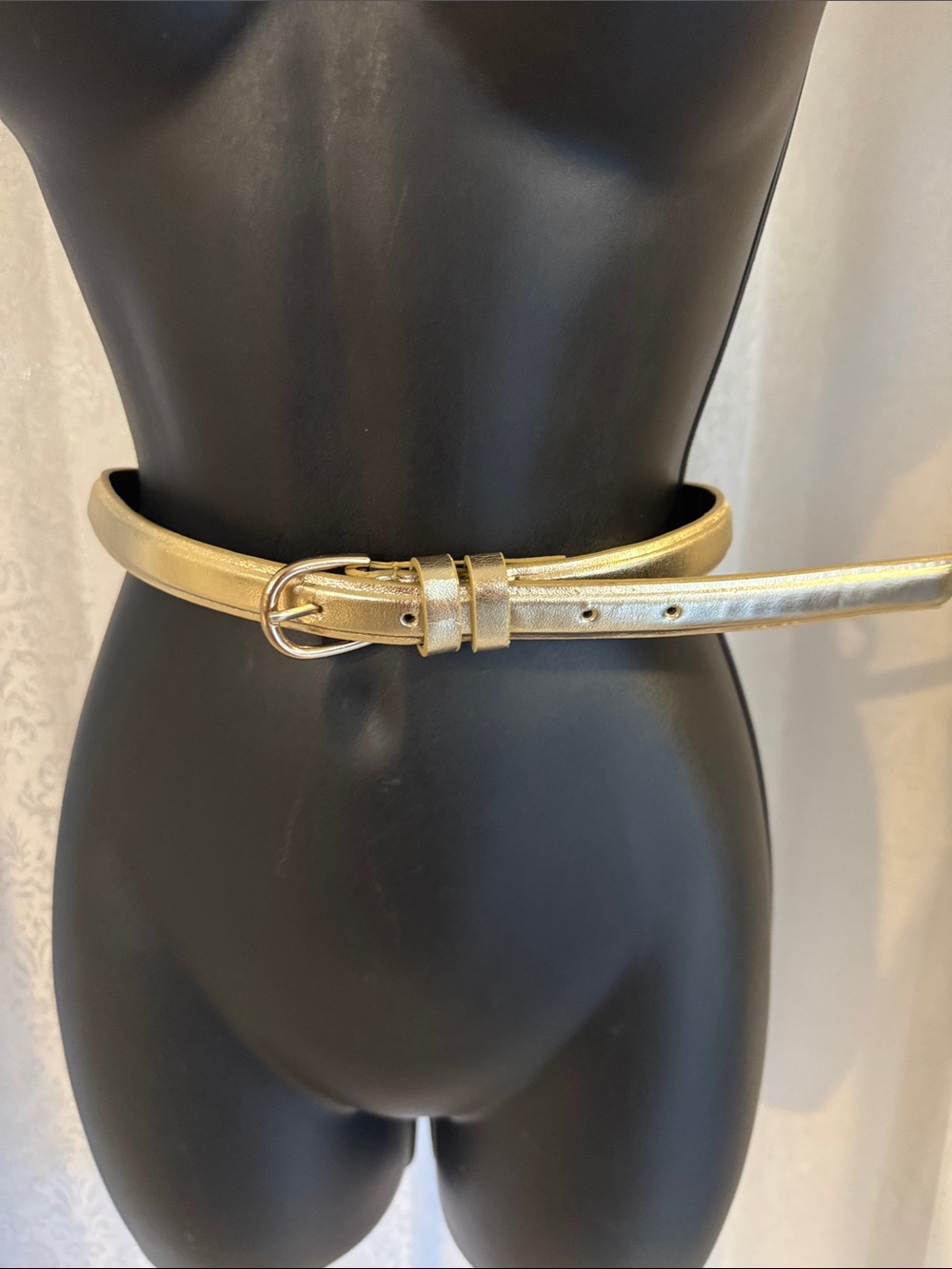Gold Women’s Slim Leather Belt Sz: 2X